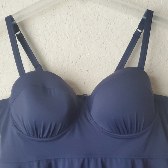 Torrid sz 3 Navy Blue Peplum Underwire Swim Top - Picture 2 of 6